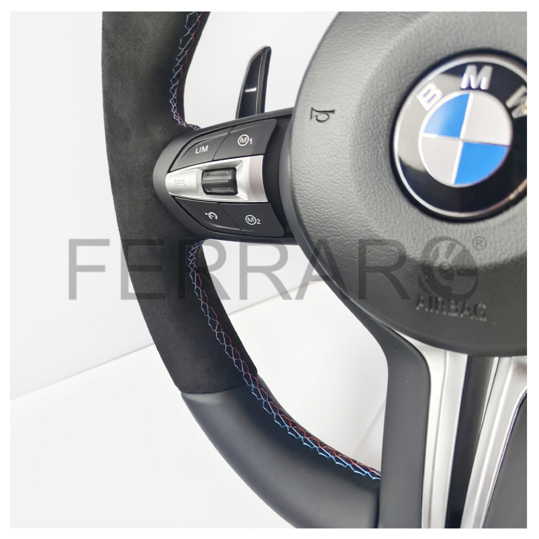 (PRENOTA) Volante per BMW, Pelle Nera, Etichetta Blu, Cromatura, Filo Multicolore
