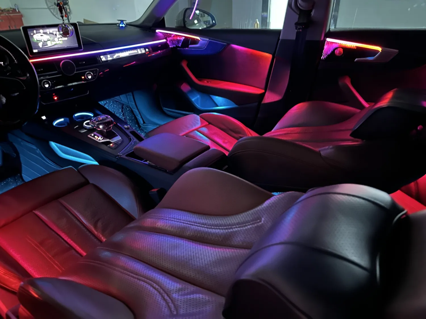 Ambient Light per Audi A4, A5 B9 (2017-2024), 256 Colori, APP