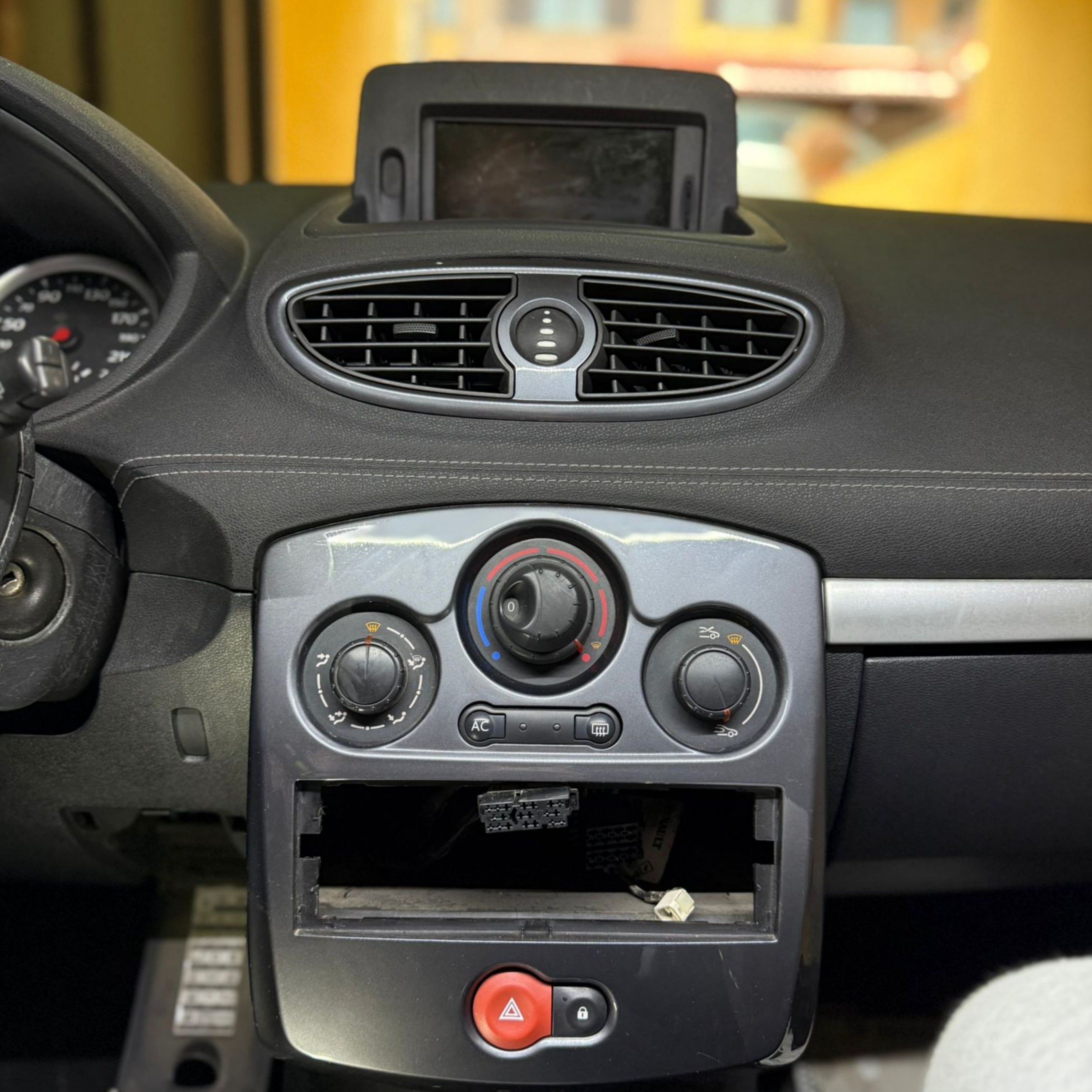 Kit Montaggio Autoradio 9"Pollici Renault Clio 3 (2005-2014) Mascherina, Cablaggio Autoradio Android