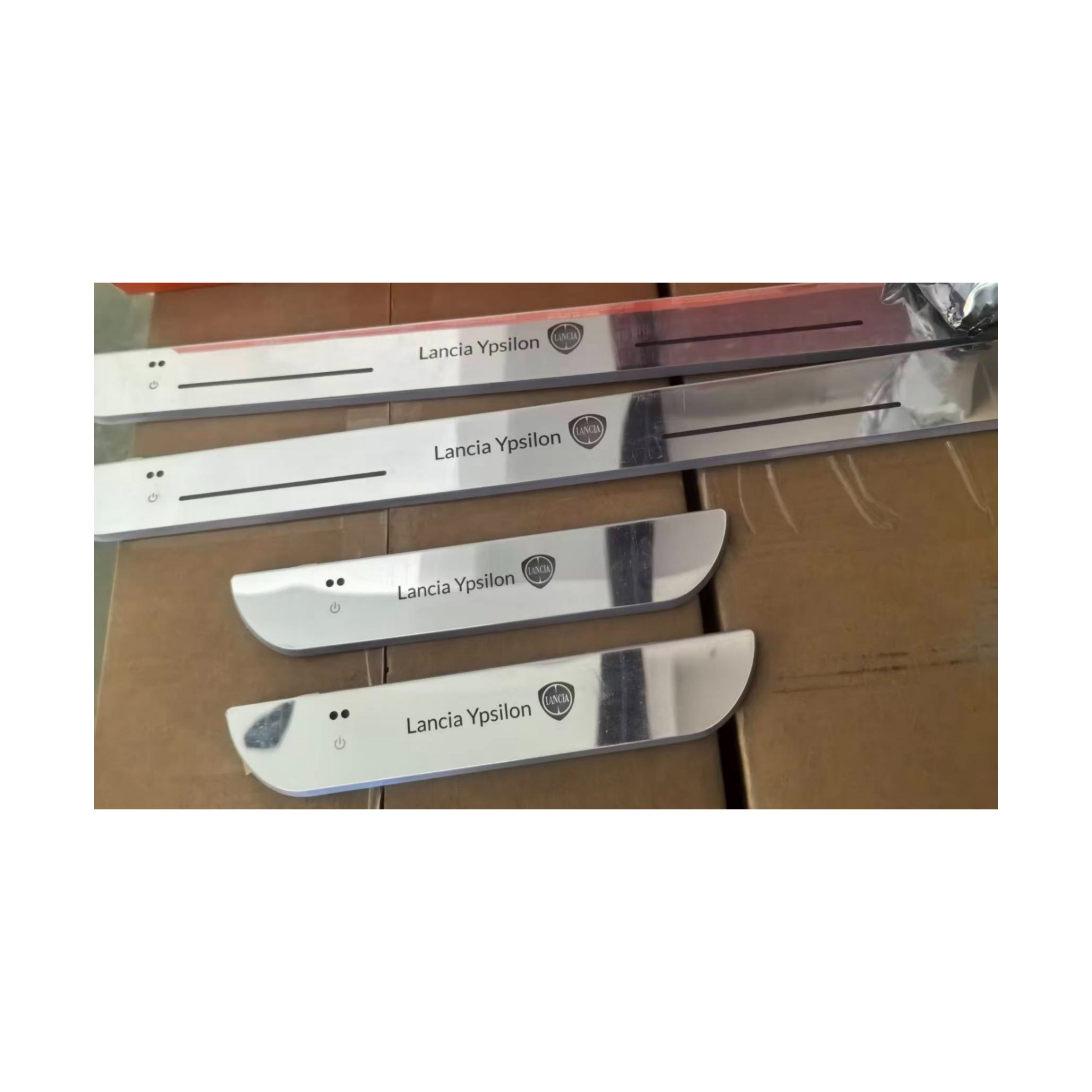 Kit Battitacco per Lancia Ypsilon, LED, Senza Filo con Adesivo