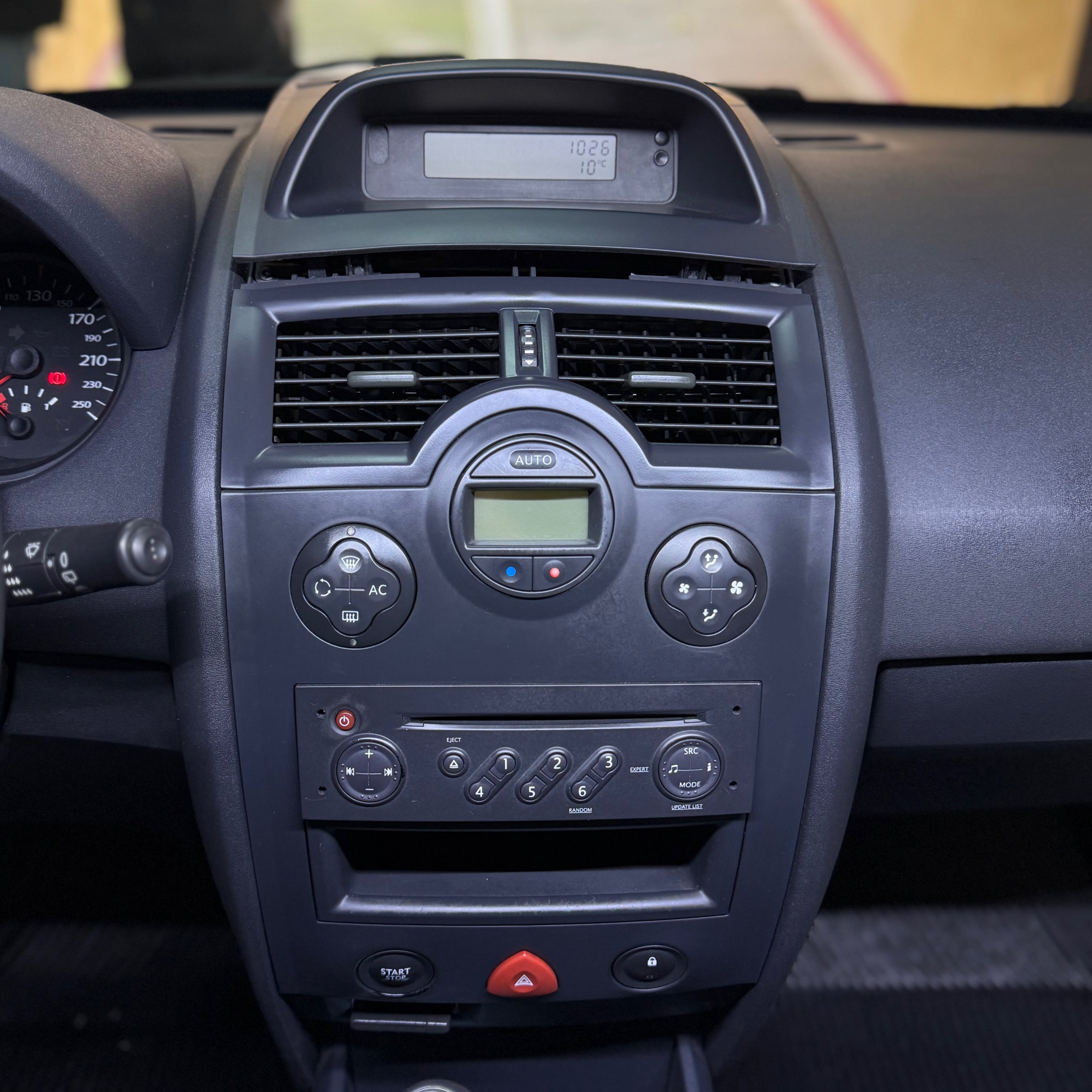 Autoradio per Renault Megane 2 9" 2K | 2002-2009 | Android | Bluetooth | CarPlay | Android Auto | 12/256GB Ram