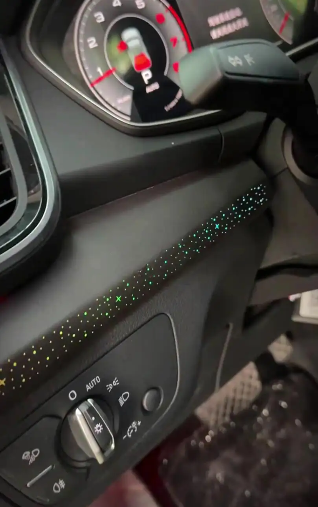 Ambient Light per Audi Q5 (2018-2025), 64 Colori RGB