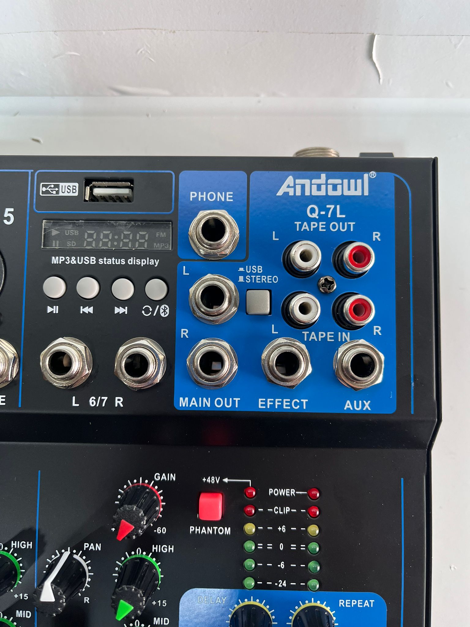 Mélangeur Bluetooth - USB etc. 7 canaux professionnels, DEUX MICROPHONES EN CADEAU !