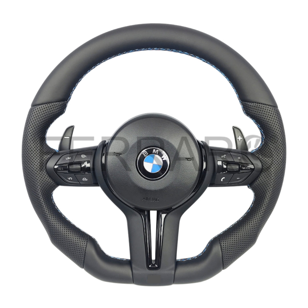 (PRENOTA) Volante per BMW, Pelle Nera, Cromatura Nera, Filo Multicolore