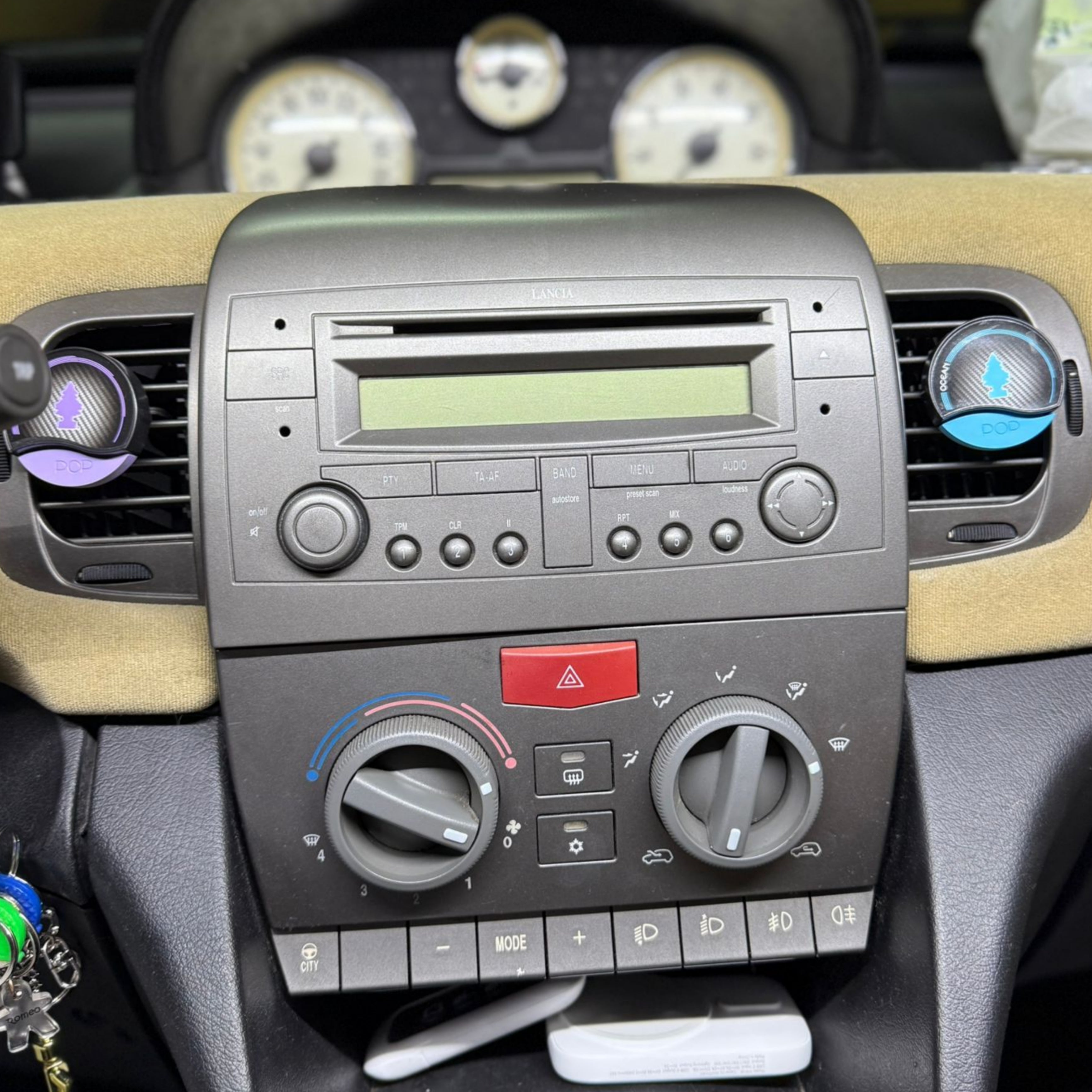 Autoradio per Lancia Y 7" | Dal 2003 | Android | Bluetooth | Motorizzato | CarPlay | Android Auto | 1GB/2GB Ram