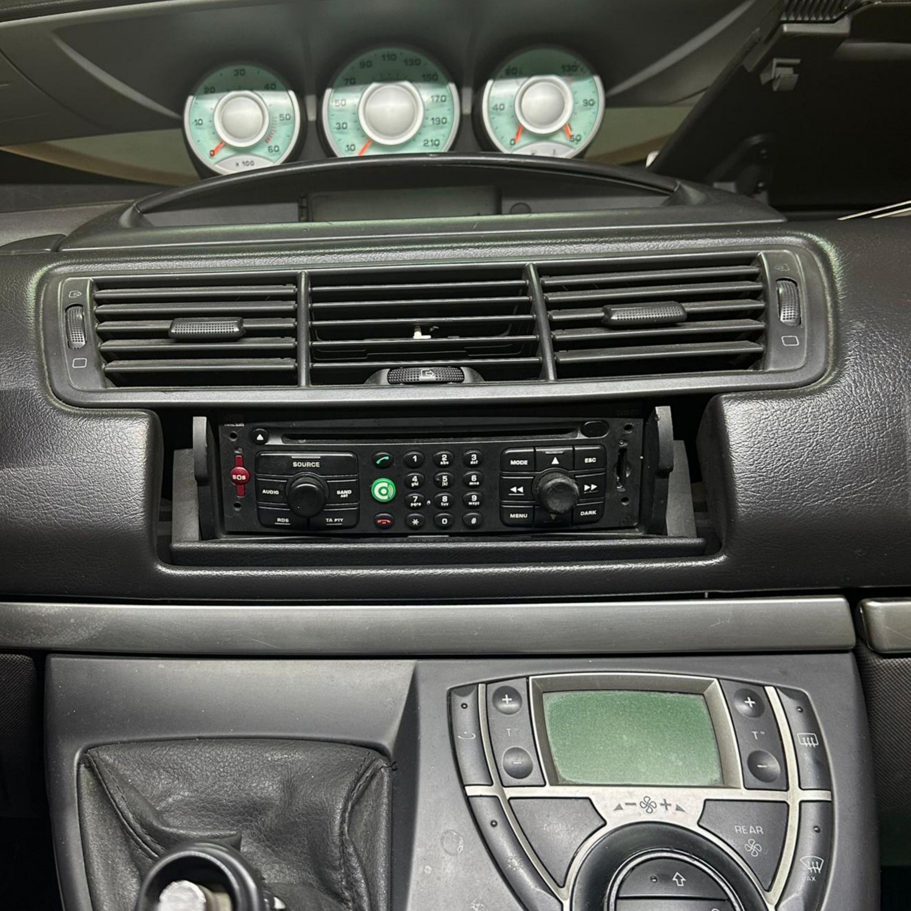 Autoradio per Fiat Ulysse 7" | 2002-2010 | Android | Motorizzato | Bluetooth | CarPlay | Android Auto | 2/32GB Ram