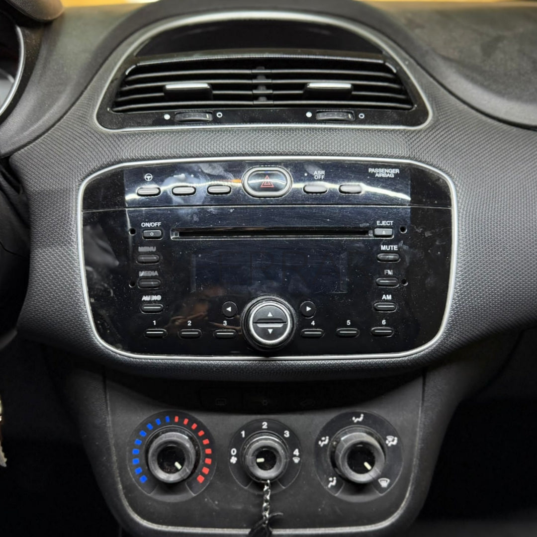 Autoradio per Fiat Punto Evo 7" | 2009 in Poi | Android | Motorizzato | Bluetooth | CarPlay | Android Auto | 2/32GB Ram