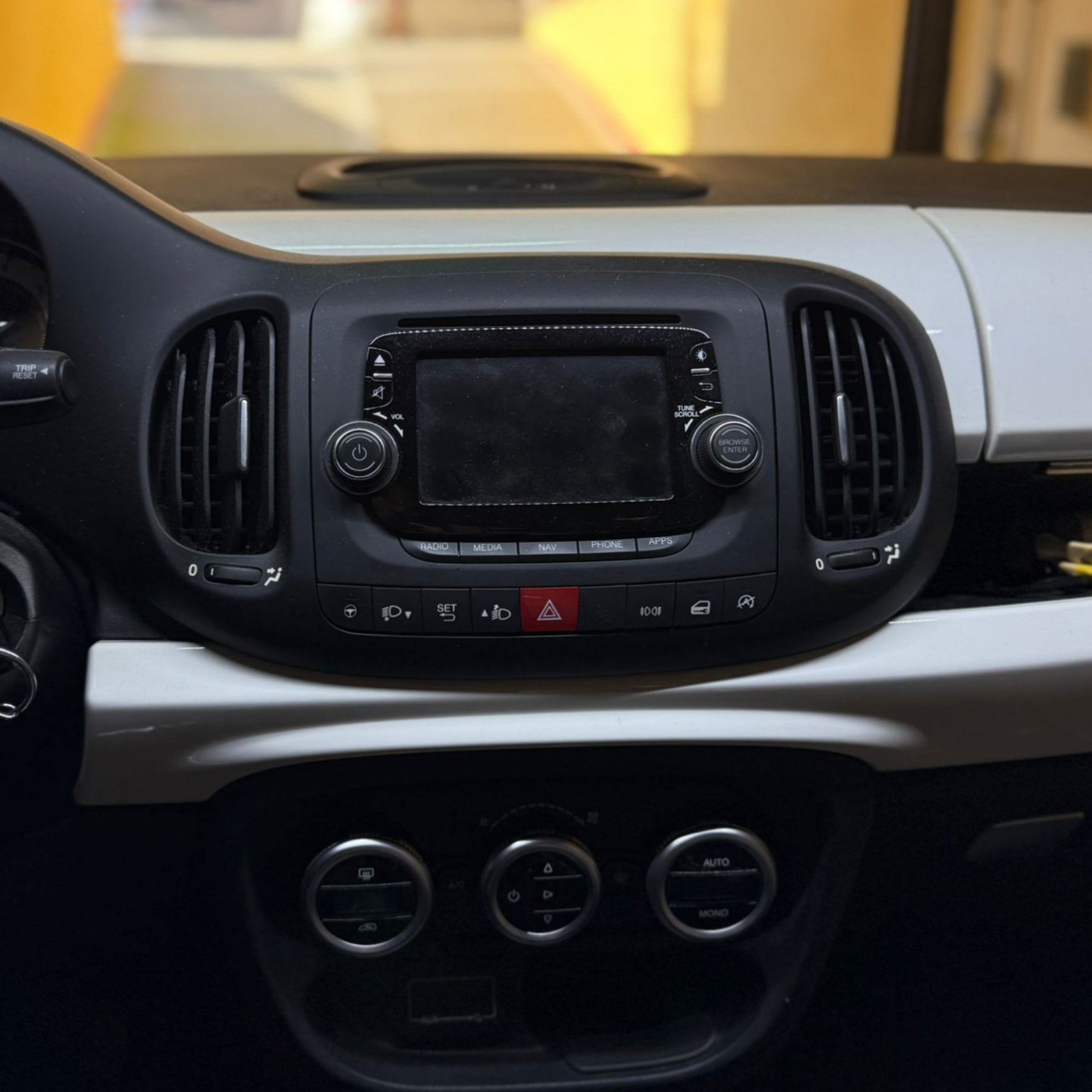 Autoradio per Fiat 500L 6.9" | 2012-2022 | Android | Bluetooth | CarPlay | Android Auto | 2/32GB Ram