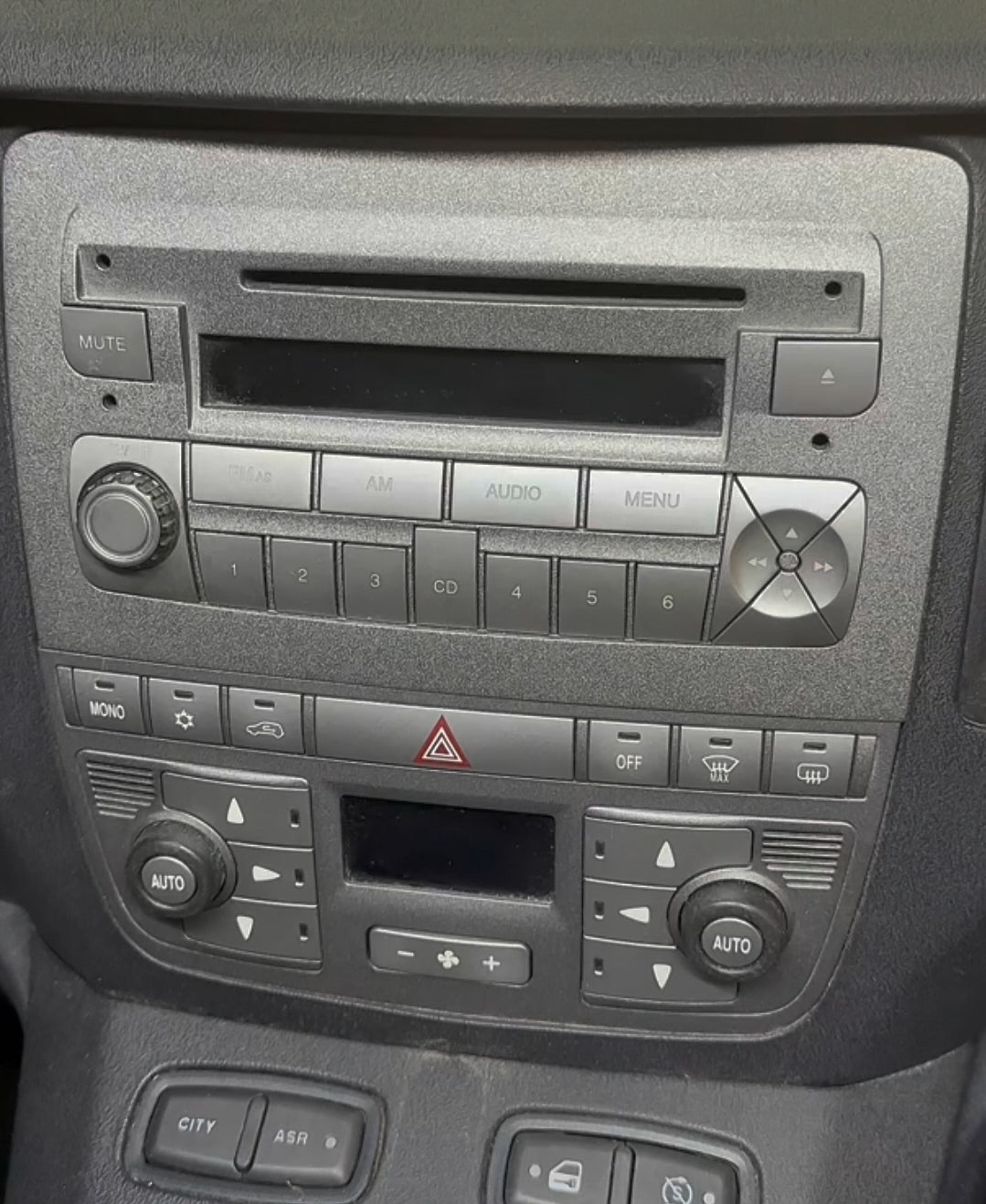 Autoradio per Fiat idea/Lancia Musa [2003-2008] - 1Din, Schermo 7"Pollici Motorizzato, Bluetooth, Radio, USB, Mirror Link per Android