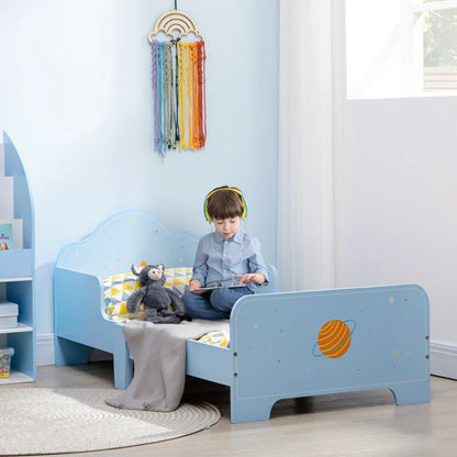 ZONEKIZ Letto per Bambini con Sponde e Fantasia Spaziale, Età 3-6 Anni, 143x74x59cm, Azzurro