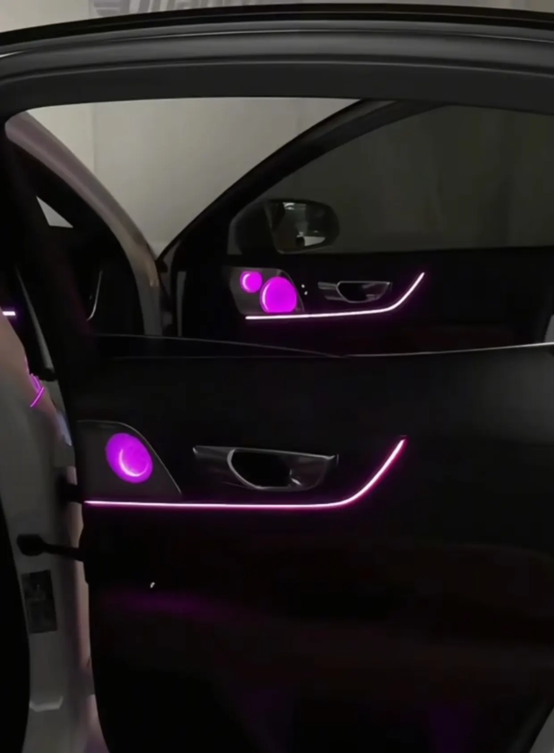 Ambient Light per Volvo XC60 (2017-2026), 64 Colori RGB