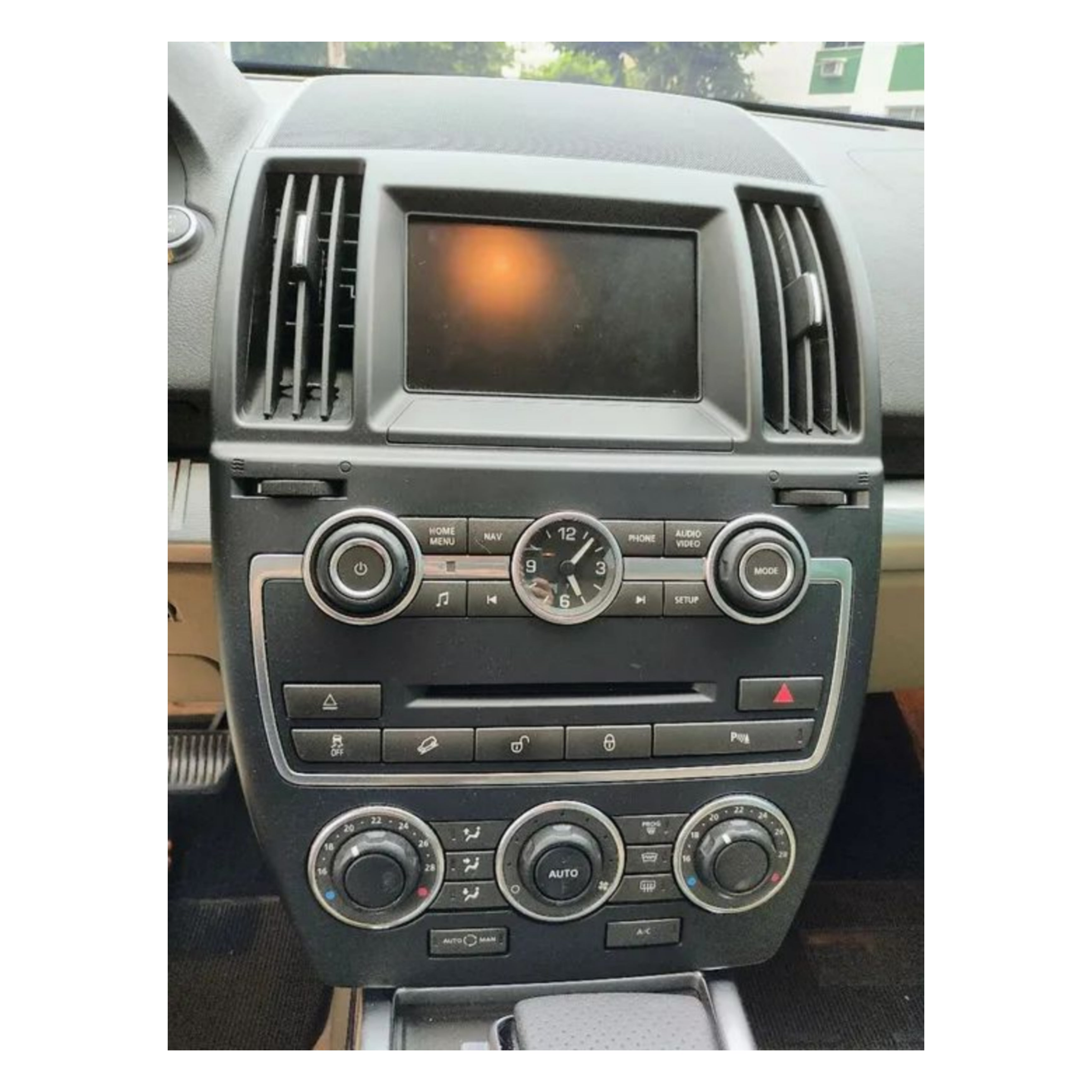 Autoradio per Land Rover Freelander 2  9.7" | 2007-2012 | Android | Bluetooth | CarPlay | Android Auto | Modello Tesla | 4GB/8GB Ram