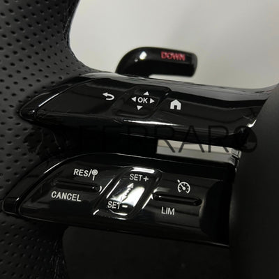 Volante per Mercedes, Nero Lucido, Logo Argento, Filo Nero, Perforato