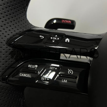 Volante per Mercedes, Nero Lucido, Logo Argento, Filo Nero, Perforato