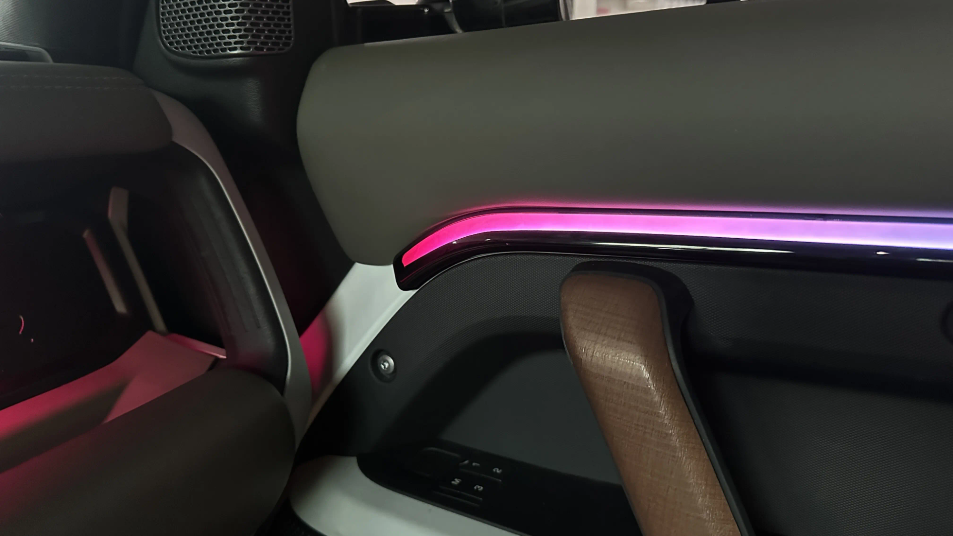 Ambient Light per Land Rover Defender L663 (2019-2026), 64 Colori RGB