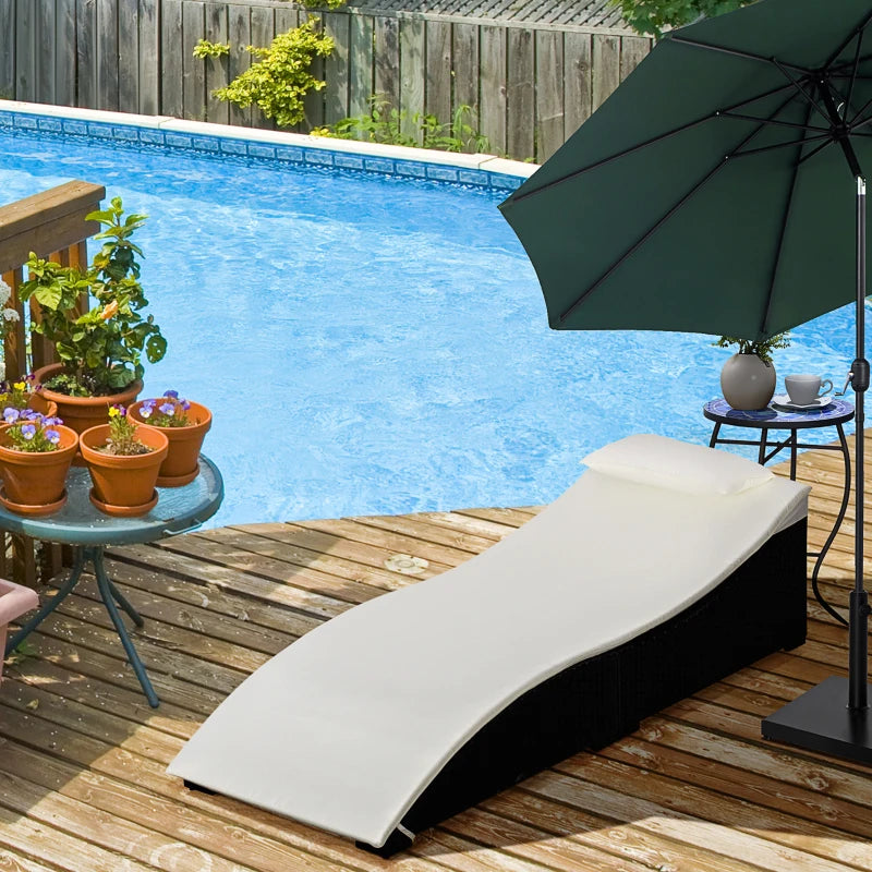 Outsunny Lettino Sdraio Prendisole Pieghevole in Rattan Sintetico con Poggiatesta Rimovibile per Giardino, Terrazzo ed Esterni, 198x68x50cm