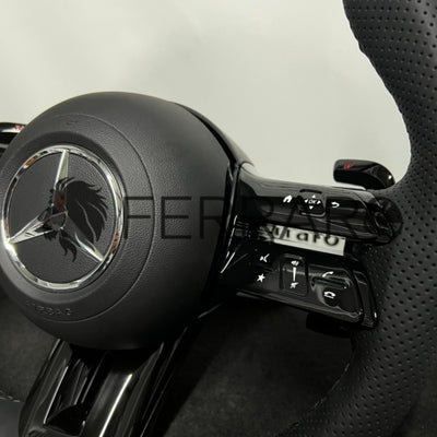 Volante per Mercedes, Nero Lucido, Logo Argento, Filo Nero, Perforato
