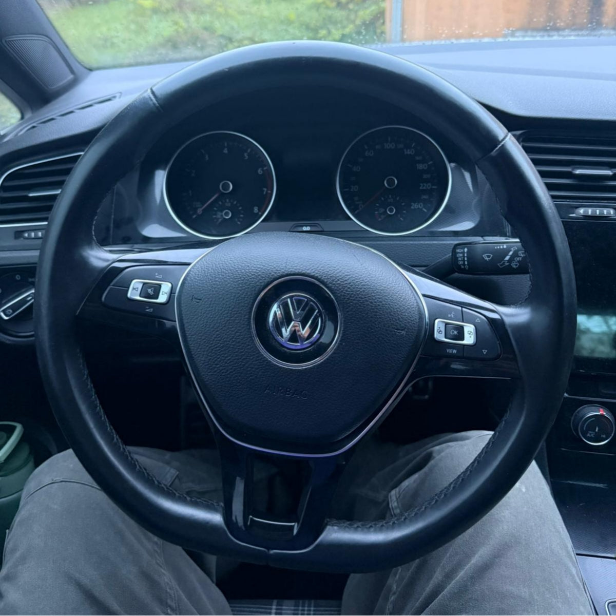 Volante per Volkswagen, Carbonio Diagonale, Filo Nero, Punzonatura, LED