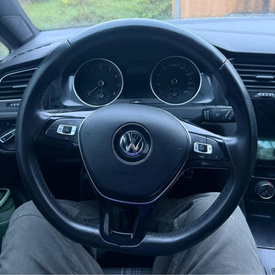 Volante per Volkswagen, Carbonio Diagonale, Filo Nero, Punzonatura, LED