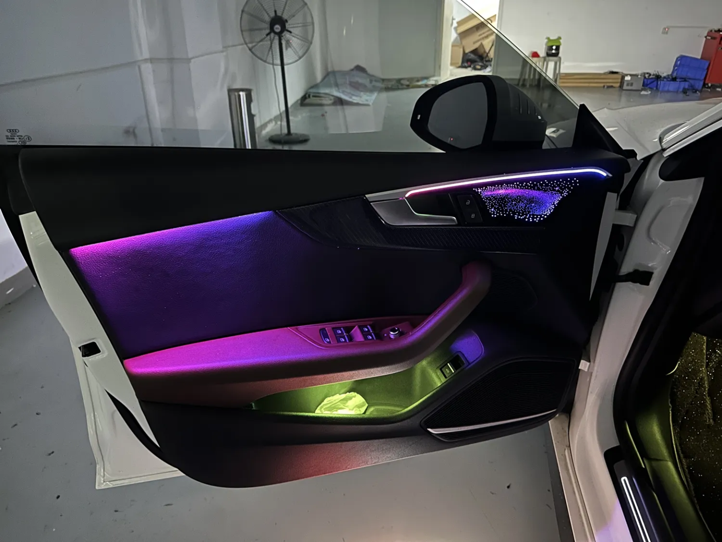 Ambient Light per Audi A4, A5 B9 (2017-2024), 256 Colori, APP
