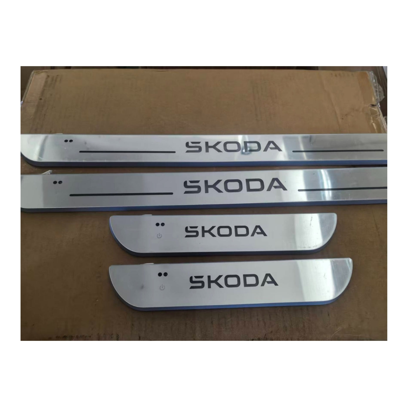Kit Battitacco per Skoda, LED, Senza Filo con Adesivo
