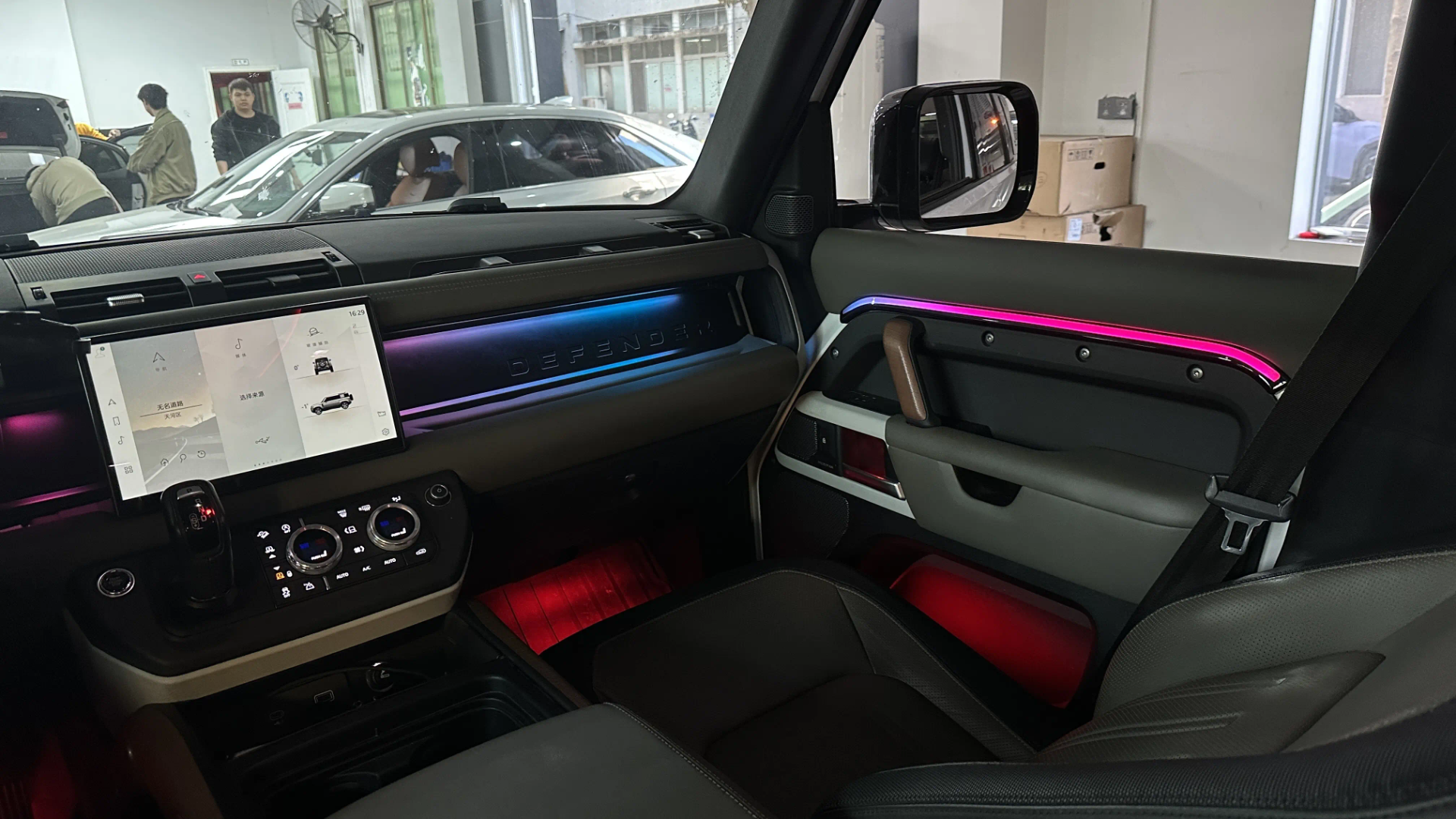 Ambient Light per Land Rover Defender L663 (2019-2026), 64 Colori RGB